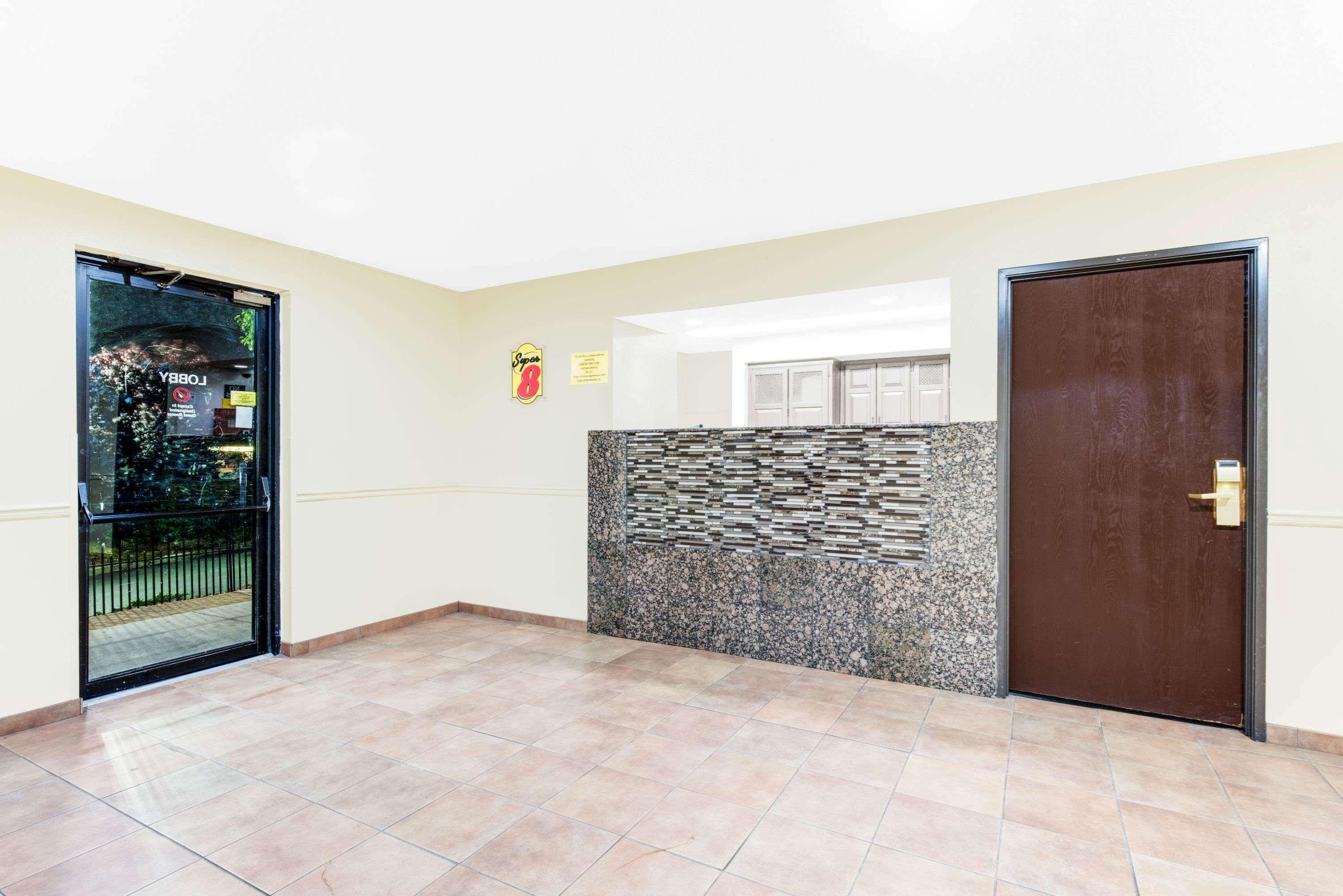 Super 8 By Wyndham Hagerstown I-70 Motel Bagian luar foto
