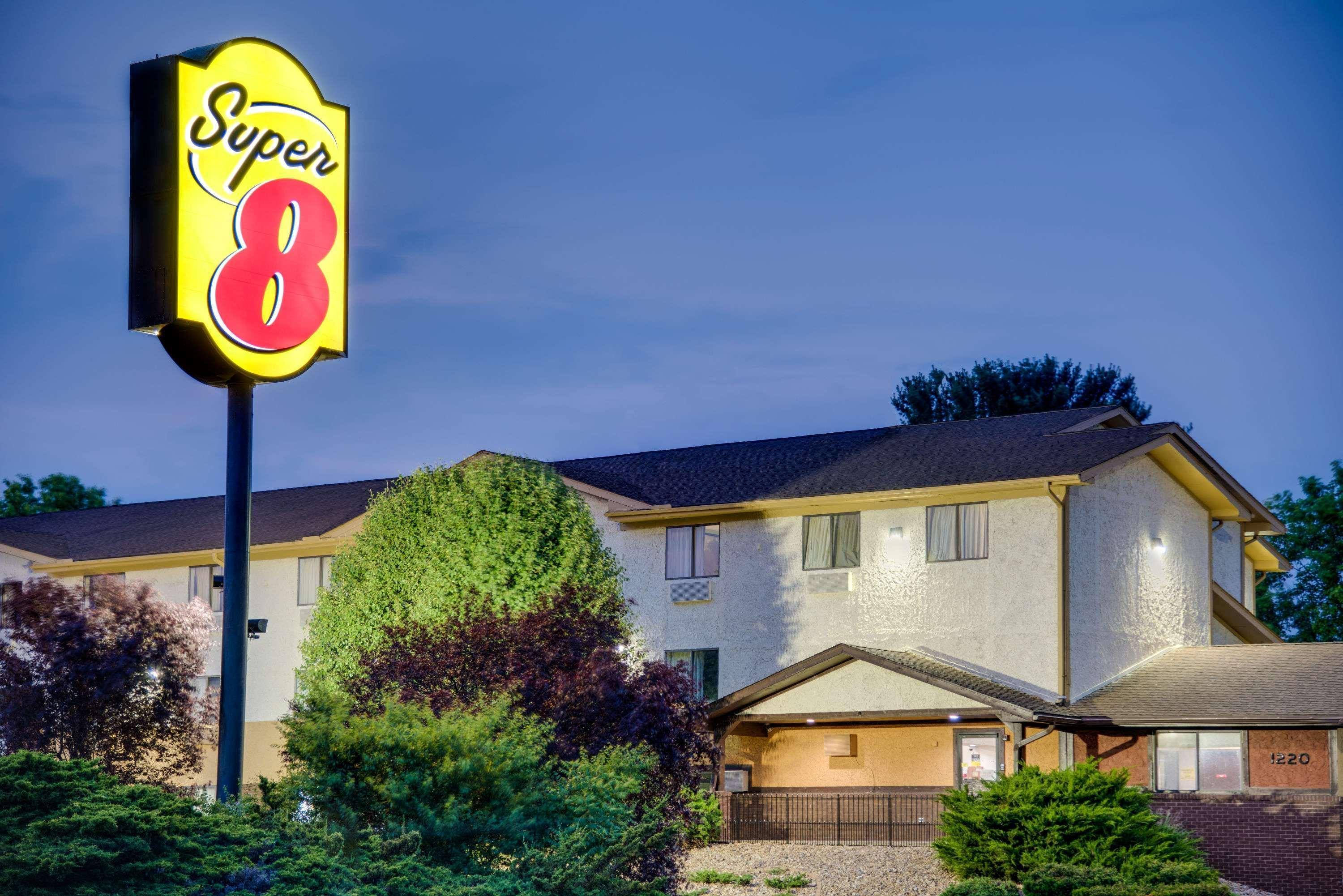 Super 8 By Wyndham Hagerstown I-70 Motel Bagian luar foto