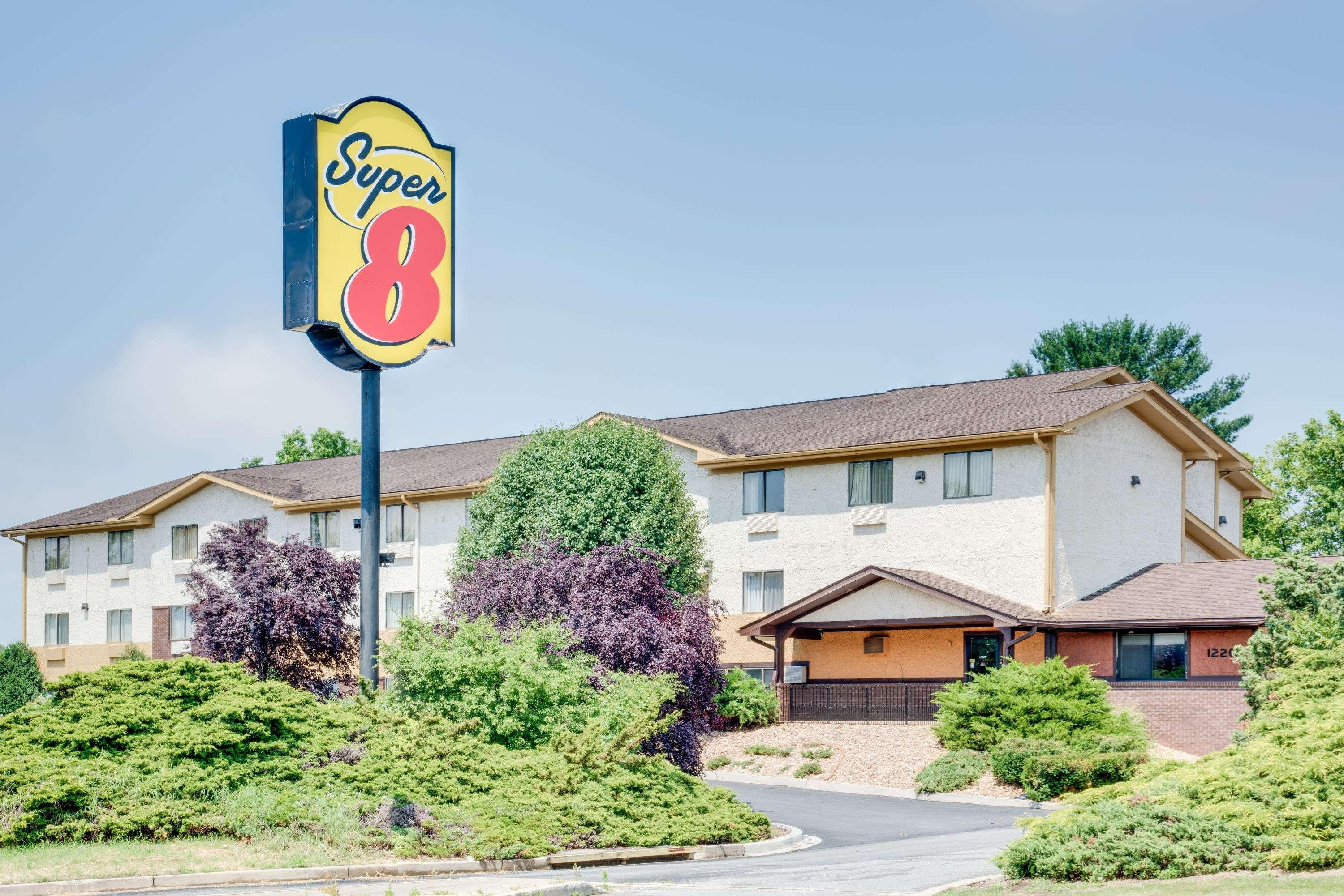 Super 8 By Wyndham Hagerstown I-70 Motel Bagian luar foto