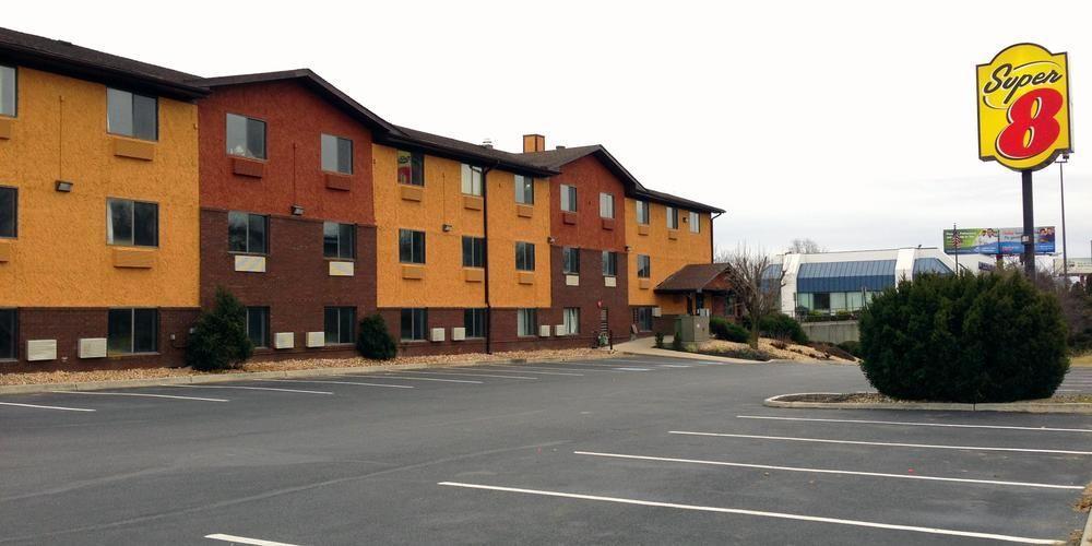 Super 8 By Wyndham Hagerstown I-70 Motel Bagian luar foto